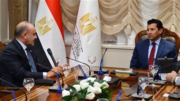 وزير الرياضة يستقبل رئيس الاتحاد الدولي للسلاح
