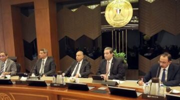 محافظ دمياط ومدير الأمن يشاركان في مجلس المحافظين لبحث مستجدات التنمية والخدمات
