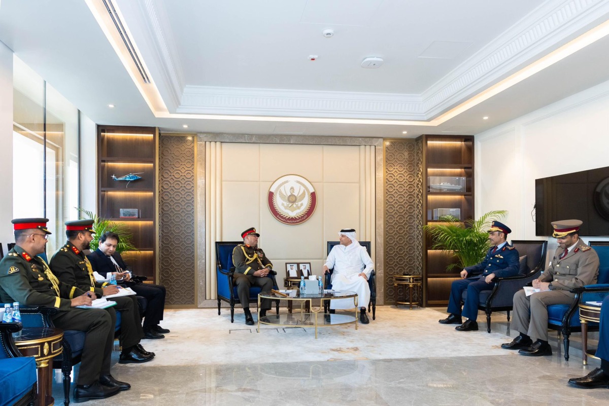 نائب رئيس مجلس الوزراء ووزير الدولة لشؤون الدفاع يلتقي رئيس أركان الجيش بجمهورية بنغلاديش الشعبية