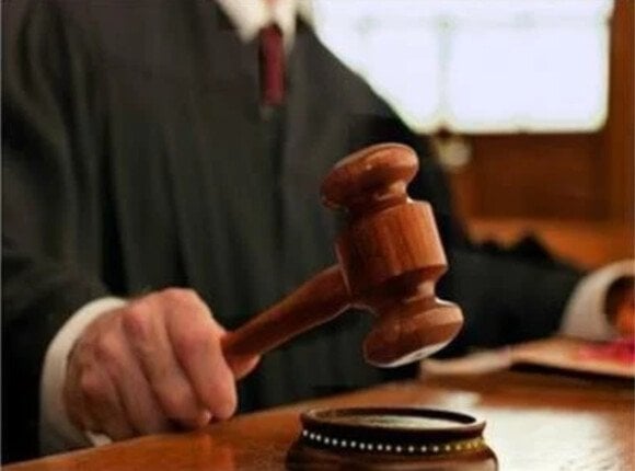 السجن عامًا لأسرة تعدت على آخر بسبب خلاف على أرض صحراوية بالمنيا