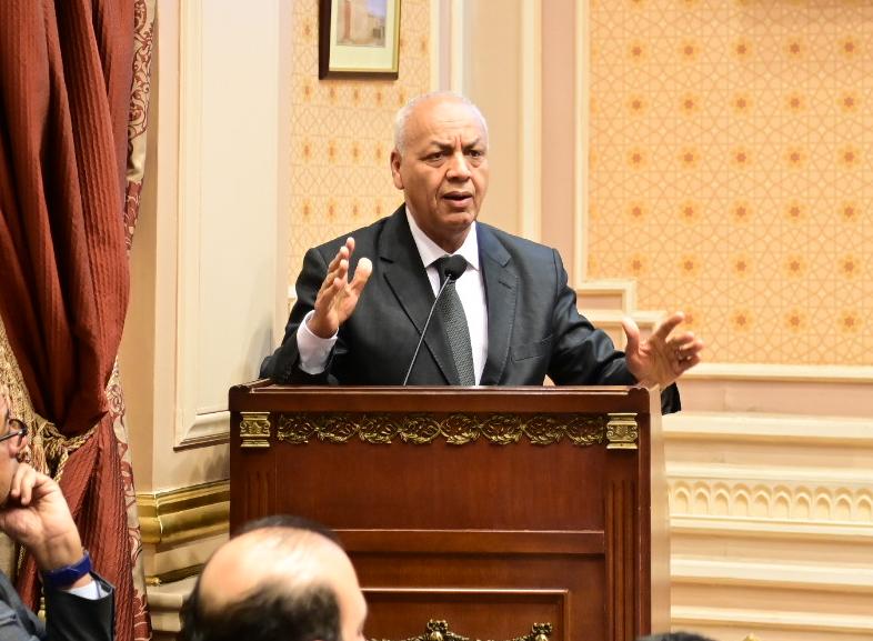 النائب مصطفى بكرى يهاجم مشروع قانون الإيجار القديم: «الحكومة متسلطة على الشعب والقانون هيفجر البلد»