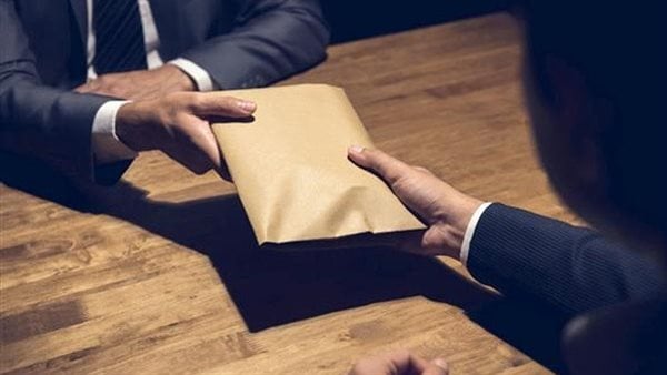 تجديد حبس رجل أعمال شهير لتورطه في قضية رشوة 15 يومًا على ذمة التحقيقات