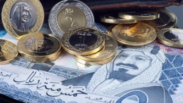 تراجع نسبي لسعر الريال السعودي في البنوك المصرية بمنتصف تعاملات اليوم الأحد