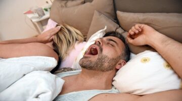 احذر هذه العادة الليلية.. قد تكشف سرًّا خطيرًا عن صحتك