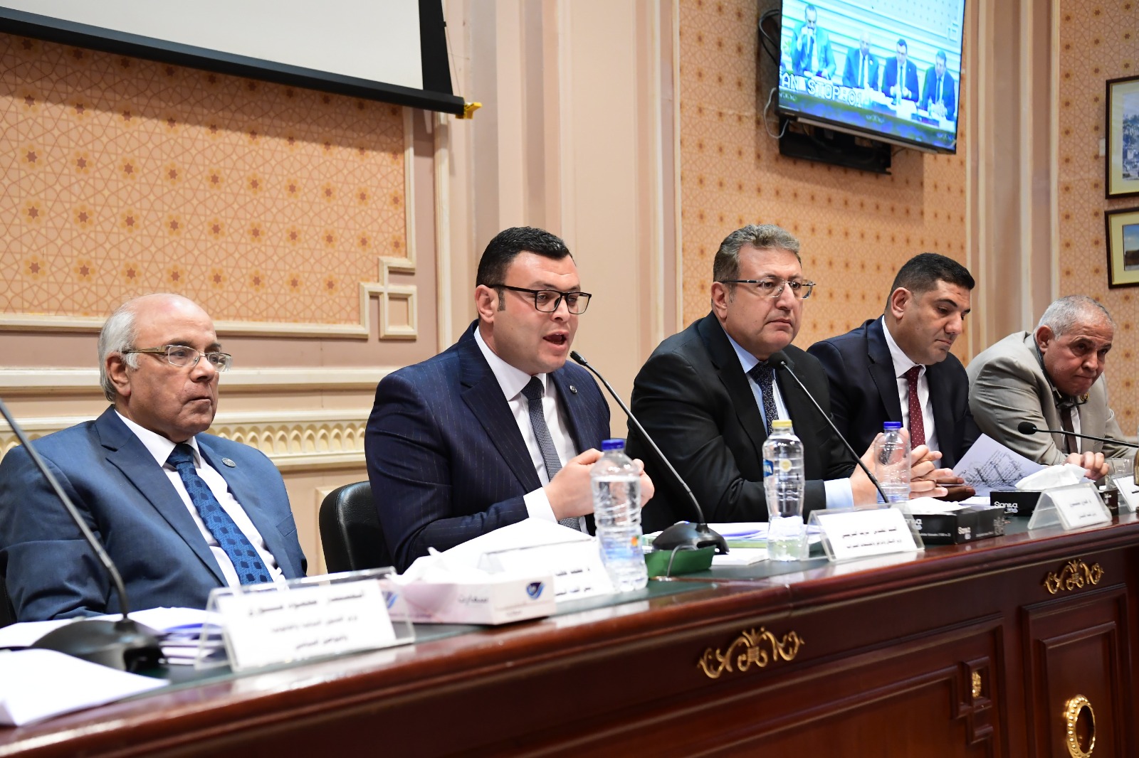رئيس محلية النواب يستنكر فكرة تعويض المستأجرين بمساكن بديلة في مشروع قانون الإيجار القديم