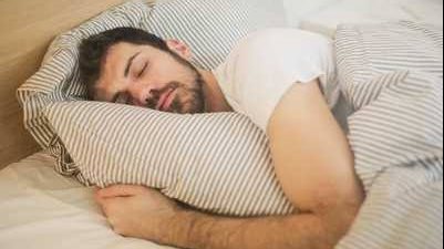 انتبِه لصوتك أثناء النوم.. الشخير قد يكون علامة لـ مرض قاتل