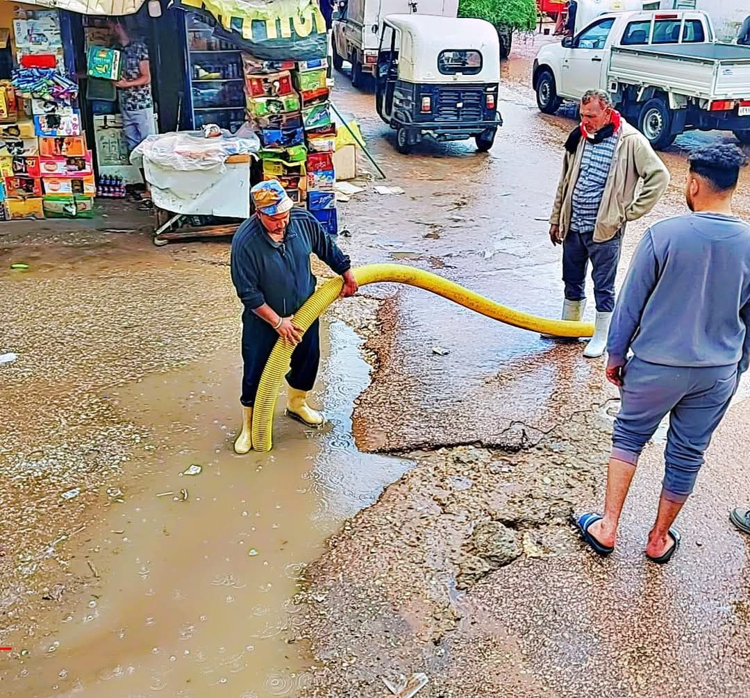 بعد رفع حالة الطوارئ.. استمرار أعمال سحب مياه الأمطار من شوارع الغربية