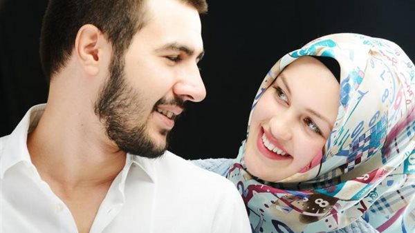 هل يجب على الزوجة خدمة حماتها؟.. داعية تجيب