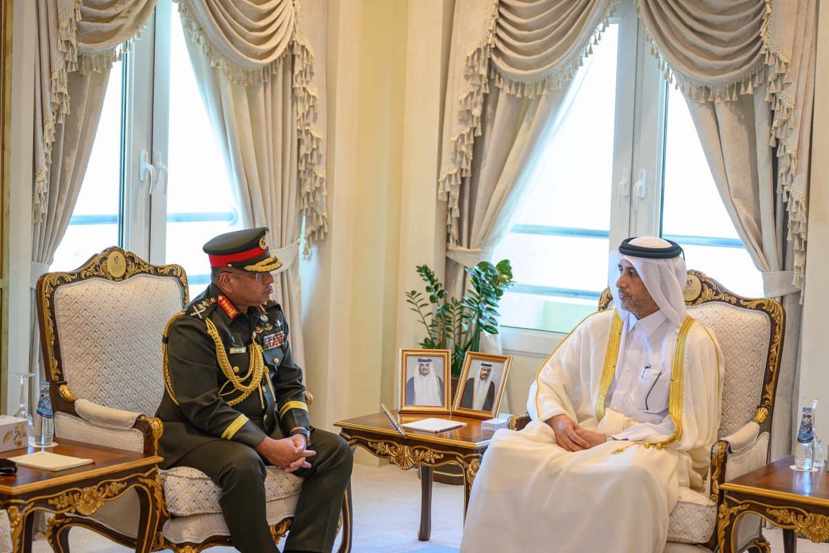 وزير الدولة للشؤون الداخلية يجتمع مع رئيس أركان الجيش بجمهورية بنغلاديش الشعبية