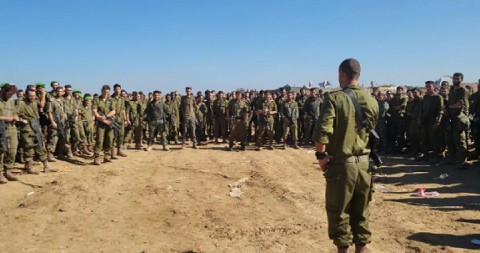 الجيش الإسرائيلي يؤكد استدعاء عشرات الآلاف من الاحتياط لهجومه في غزة ويقول أن هدفه تدمير “كل البنى التحتية” العائدة الى حماس