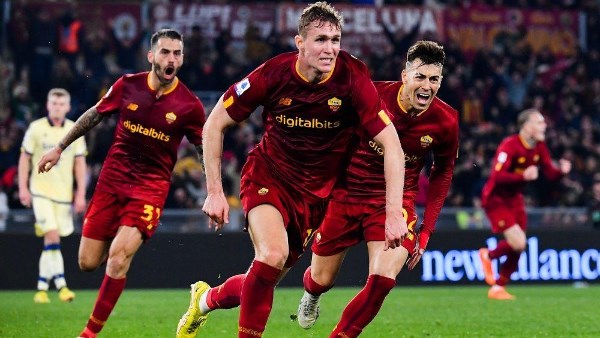 روما يفوز على فيورنتينا ويقتحم المربع الذهبي بالدوري الإيطالي