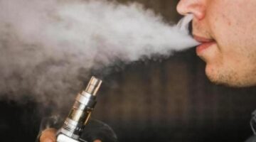 أسوأ من السجائر التقليدية.. خطورة التدخين الإلكتروني وأضراره على المراهقين