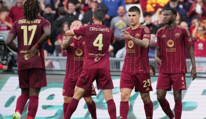 روما يعبر فيورنتينا ويصعد للمركز الرابع مؤقتا في الدوري الإيطالي