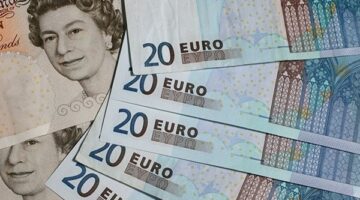 تراجع سعر الجنيه الإسترليني مقابل الجنيه المصري مساء اليوم