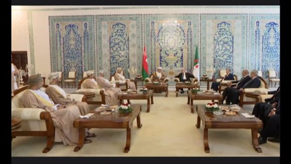 الرئيس الجزائري يجري محادثات ثنائية مع سلطان عمان