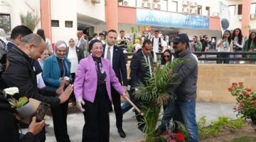 وزيرة البيئة تُشيد بمبادرات طلاب  CIC   في مجال الاستدامة