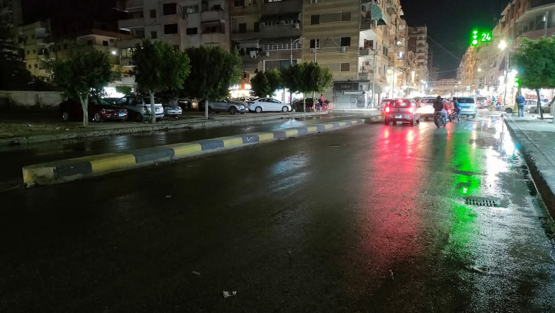 مسح مياه الأمطار من شوارع كفر الشيخ