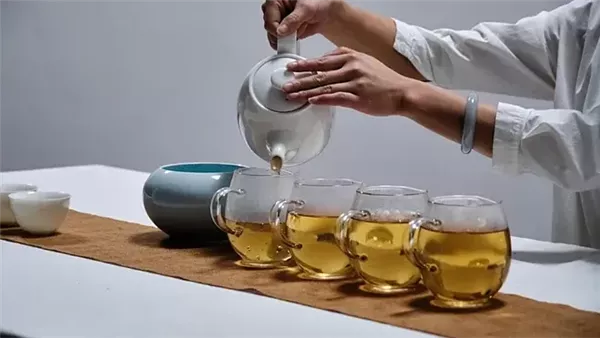 شاي بو إير.. الحل الطبيعي للتخلص من احتباس السوائل وإنقاص الوزن شاي بو إير.. الحل الطبيعي للتخلص من احتباس السوائل وإنقاص الوزن