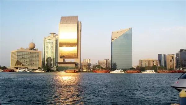 طقس الإمارات اليوم.. غيوم جزئية وحرارة تصل إلى 46 درجة مئوية