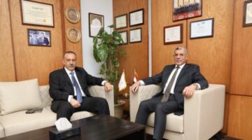 محافظ أسيوط يبحث إنشاء معهد بالمحافظة لتدريب شباب الصعيد على علوم الفضاء