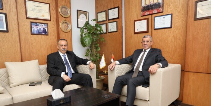 محافظ أسيوط يبحث إنشاء معهد بالمحافظة لتدريب شباب الصعيد على علوم الفضاء