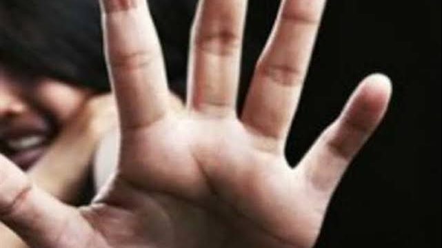 قبلها عنوة.. التحقيق مع سايس بتهمة التحرش بسيدة في مدخل عقار بالعجوزة