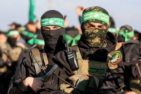 “كمين مُركب”.. “القسام” تعلن قتل وإصابة عسكريين إسرائيليين واستهداف دبابتين وجرافة خلال المعارك بجنوب قطاع غزة