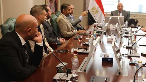وزير الكهرباء يجتمع بمسئولي شركة "ساى شيلد" لمتابعة تشغيل منظومة الشحن الموحد
