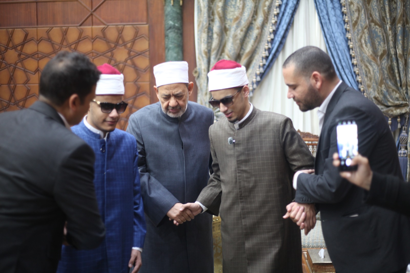 شيخ الأزهر عن والدة الطالب محمد حسن: أم مثالية قدمت أنموذجًا في التضحية والتفاني