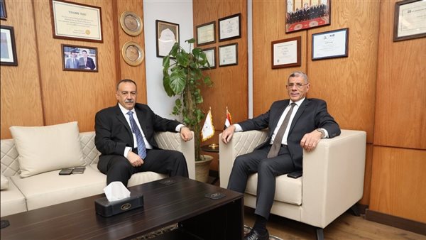 محافظ أسيوط يبحث مع وكالة الفضاء إنشاء معهد لتدريب شباب الصعيد