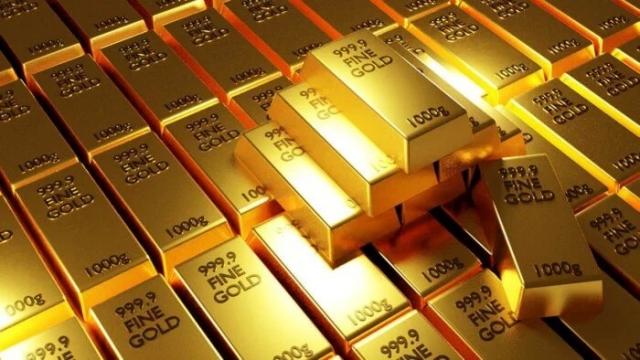 الذهب يرتفع بفعل تراجع الدولار مع ترقب المستثمرين لقرار بنك الاحتياطي الفيدرالي غداً