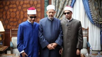 شيخ الأزهر يستجيب لرغبة صاحب البصيرة محمد أحمد حسن في تعلم اللغة الإنجليزية