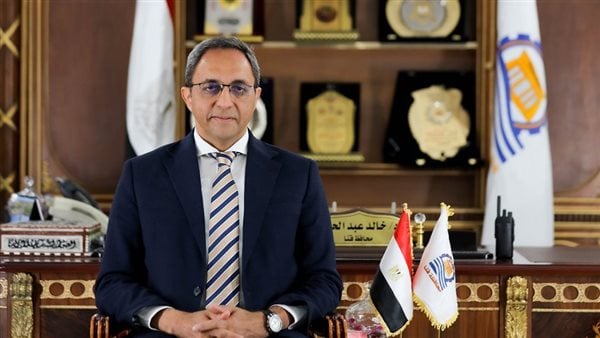 محافظ قنا ورئيس "المركزى للتعمير" يتفقدان مزرعة دواجن قنا ومصنع الأعلاف