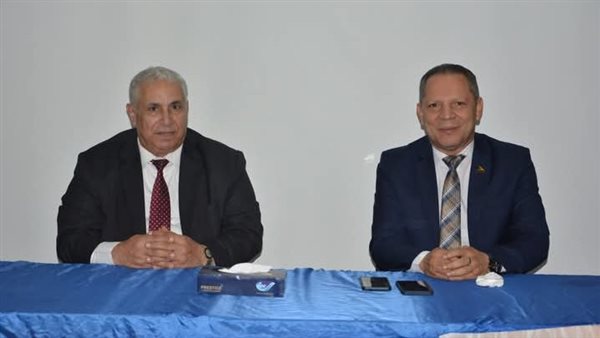 رئيس جامعة دمياط يفتتح دورة "الإدارة الجامعية والقيادة" بمركز البرامج الإثرائية