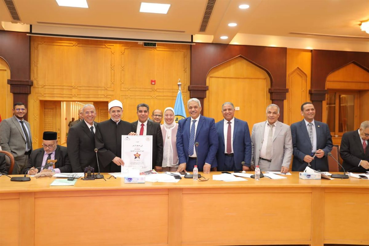 تتويج مستشفيات جامعة الأزهر بنجمة المستشفيات الجامعية من الطبقة الأولى <br alt=
