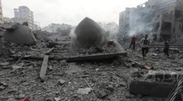 استشهاد 5 فلسطينيين في قصف إسرائيلي يستهدف منازل وخيام نازحين وسط وجنوب غزة