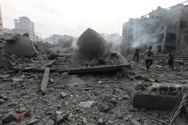 استشهاد 5 فلسطينيين في قصف إسرائيلي يستهدف منازل وخيام نازحين وسط وجنوب غزة