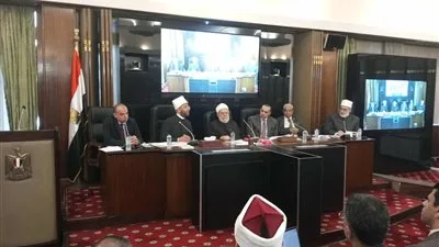الحبس 6 أشهر وغرامة 100 ألف جنيه.. مشروع قانون تنظيم الفتوي يضع عقوبات رادعة في حال نشر محتوي ديني من غير متخصصين