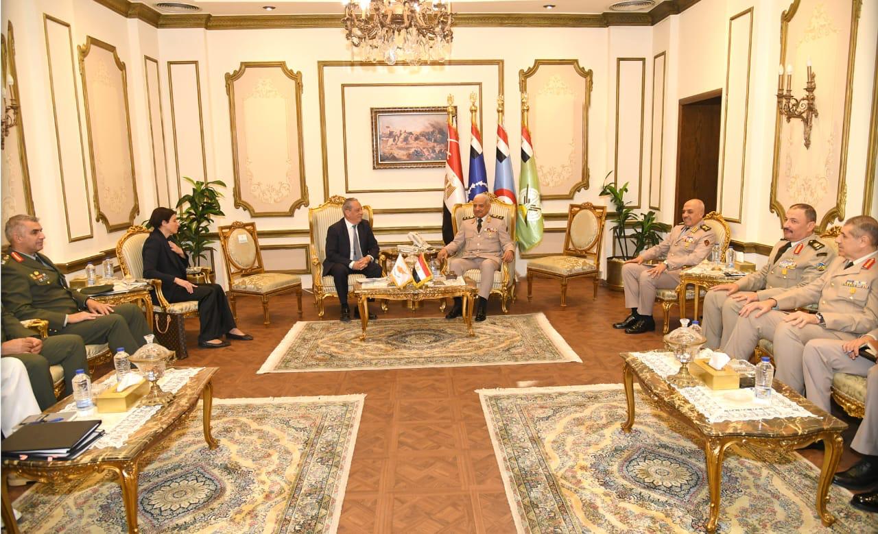 May be an image of 6 people, dais, the Oval Office and text