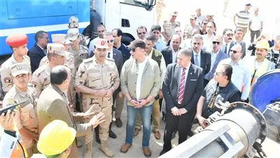 محافظ الفيوم وقائد قوات الدفاع الشعبي والعسكري يتفقدان معسكر الإيواء العاجل.. ويشهدان عرض اصطفاف المعدات