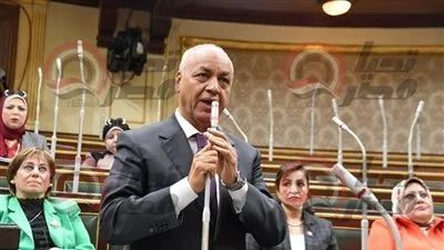 الحكومة تشحن الشارع ضد الدولة.. مصطفى بكري: مشروع قانون الإيجار القديم يهدد السلم الاجتماعي ويخلق صراعًا طبقيًا