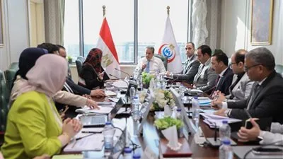 وزير الصحة والسكان يناقش مشروع موازنة قطاع الصحة للعام المالي 2026/2025