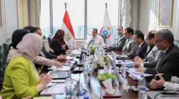 وزير الصحة والسكان يناقش مشروع موازنة قطاع الصحة للعام المالي 2026 2025