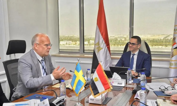 وزير الاستثمار يبحث مع السفير السويدي سبل تعزيز العلاقات الاقتصادية