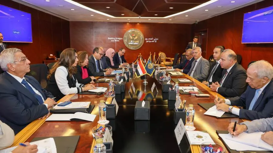 اجتماع تنسيقي بين الرقابة المالية والتنمية المحلية لبحث آليات الاستفادة من الخدمات المالية غير المصرفية في المحافظات