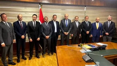 وزير الطيران: الوزارة تسعى إلى تبنّي أحدث النظم الذكية وتعزيز جاهزية المطارات