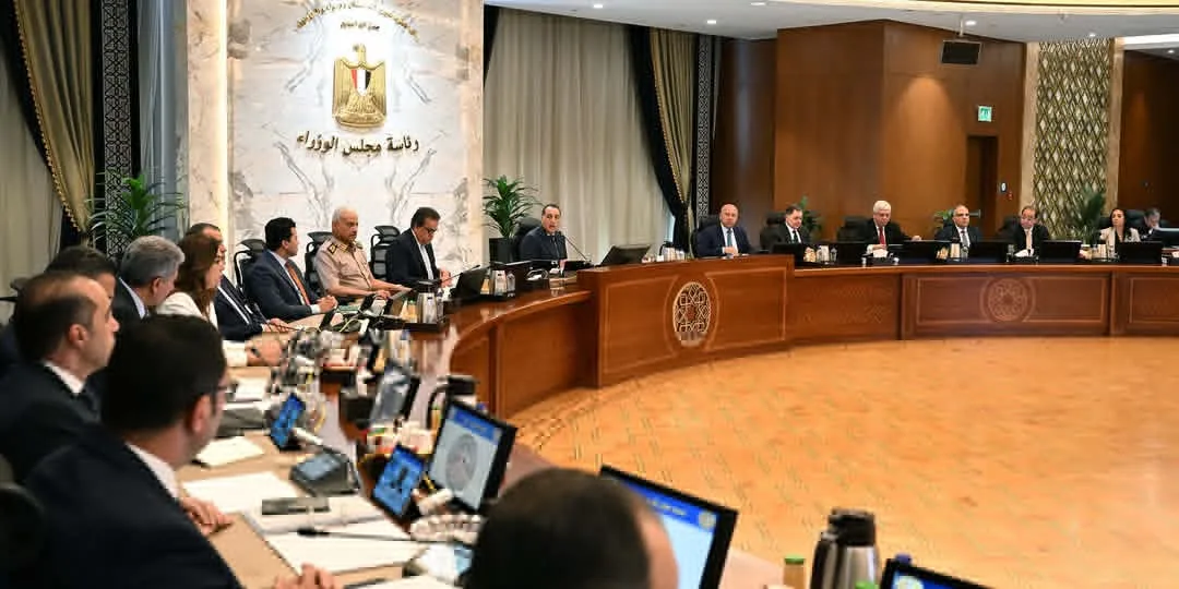 وزير التعليم العالي يستعرض تقريرًا بعنوان “جيل جديد من الجامعات المصرية المتخصصة”