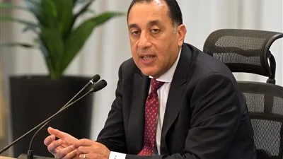مدبولي: لجنة مشتركة من الجهات المختلفة لميكنة الإجراءات داخل المطارات وعلى رأسها مطار القاهرة