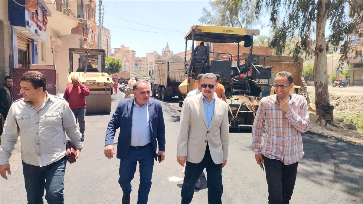 رصف شارع ترعة الرشيدية بالمحمودية بطول 650 متر