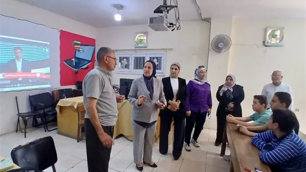 وكيل تعليم القاهرة تتفقد المراجعات النهائية للشهادة الإعدادية